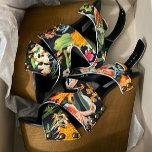 Steve madden platform high sandals